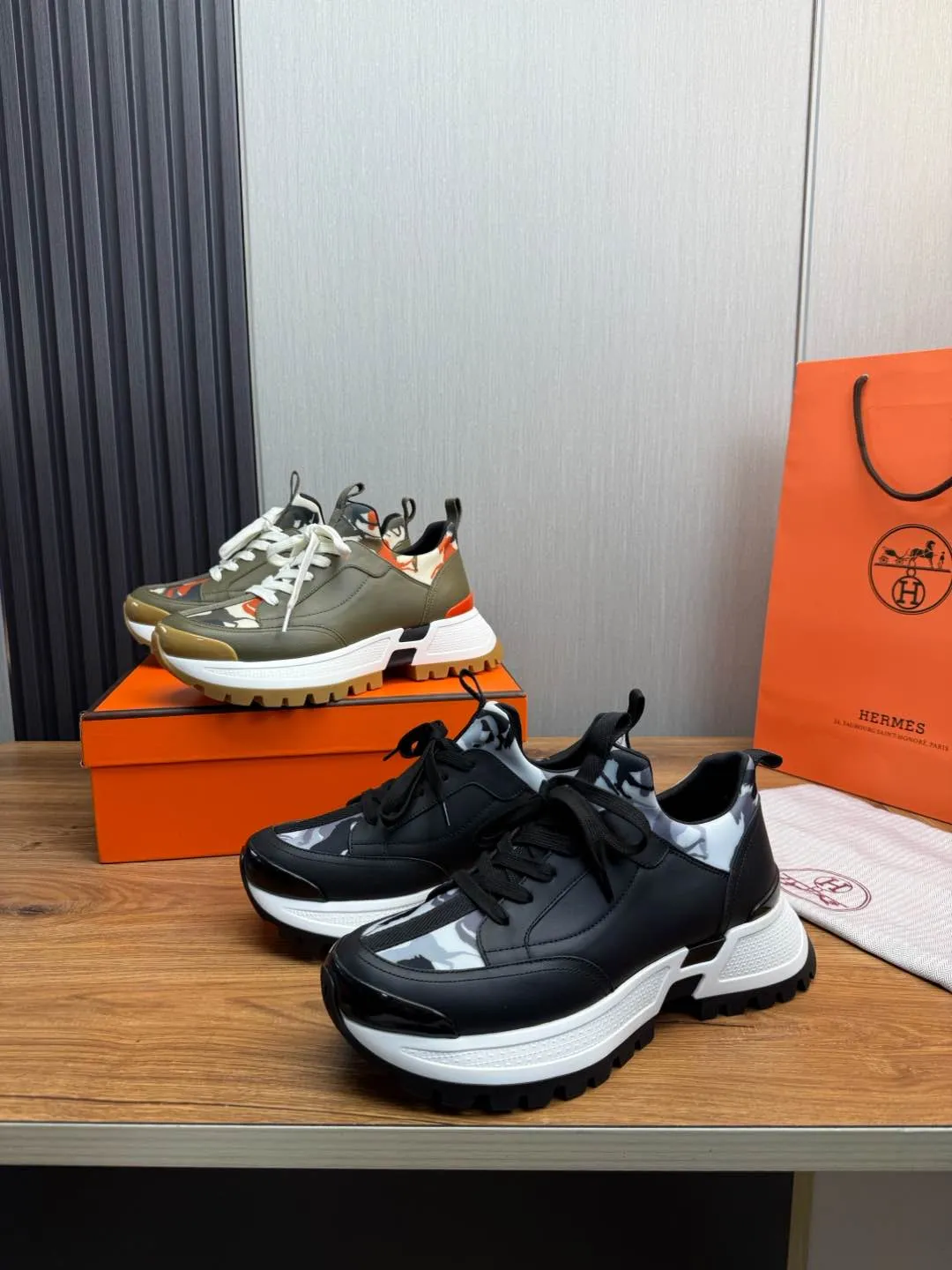 Men's men's shoes 💰780💰 HERMES/Hermès ** men's sports shoes The uppers are made of printed high-tech jersey fabric and calfskin sports shoes. The oversized sole features a geometric pattern and signature "H" detailing for an outdoor style. Black rubber sole, white rubber midsole, black and orange rubber inserts, tundra green lambskin insole, black high-tech canvas lining! Size: 39-40-41-42-43-44 (customized in 38.45)